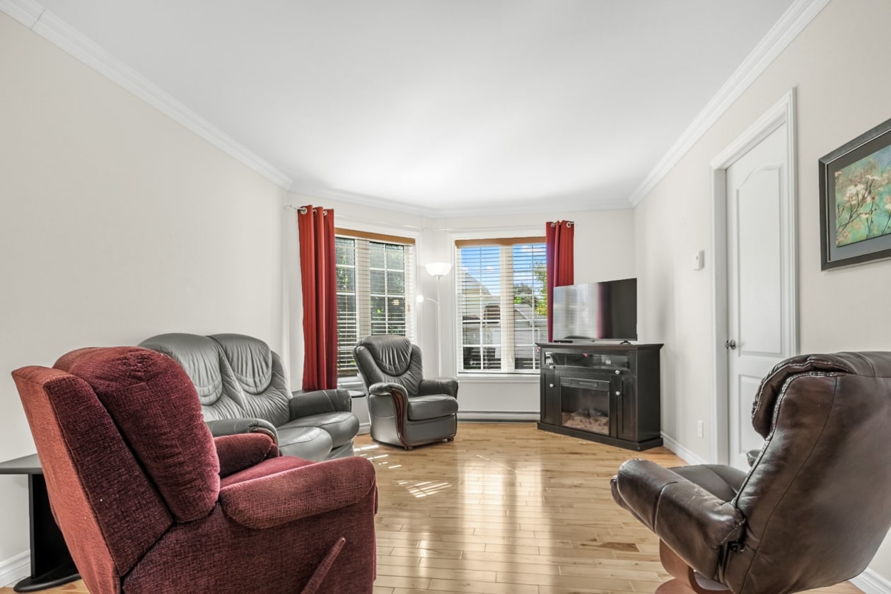 Salon — 1048 Rue de Narbonne, Lévis