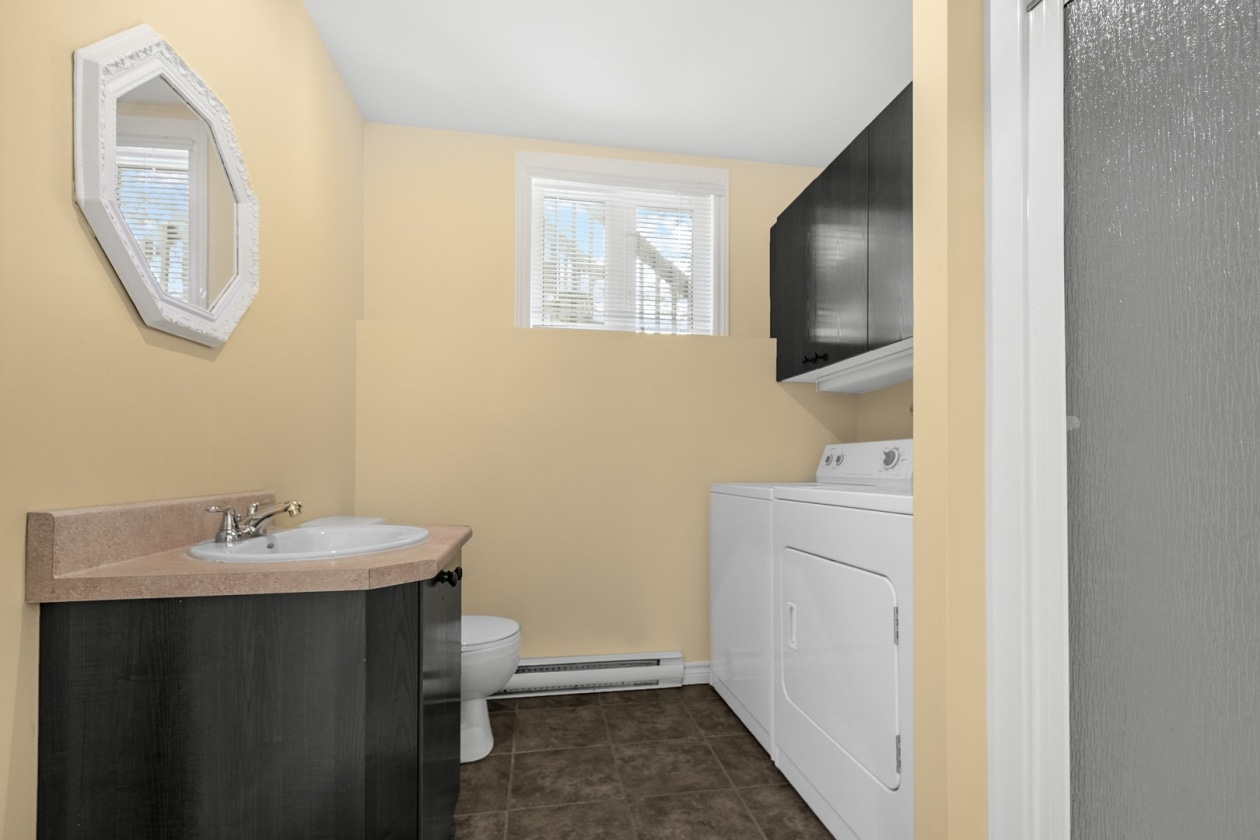 Salle de bains — 1048 Rue de Narbonne, Lévis