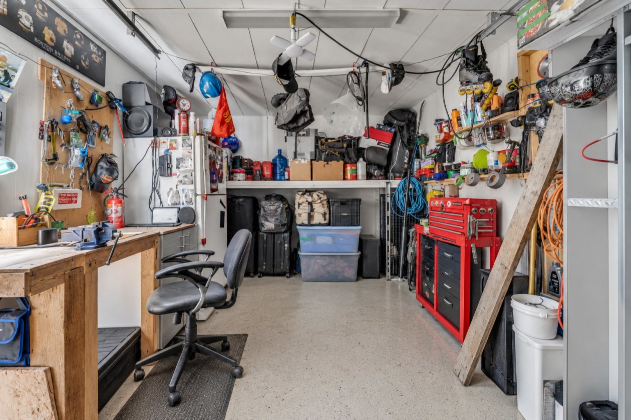 Garage — 4 - 4C Rue St-Exupéry, Québec