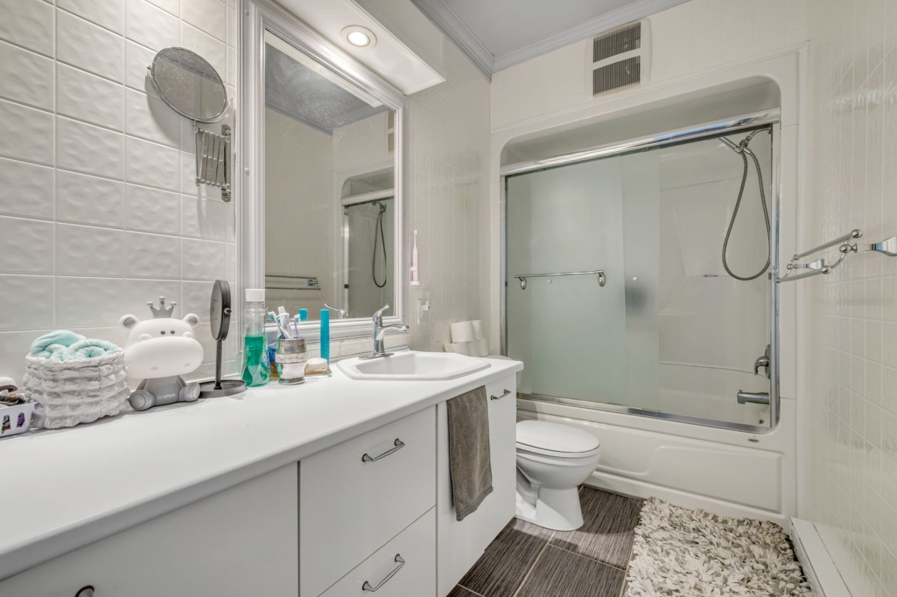 Salle de bains — 4 - 4C Rue St-Exupéry, Québec