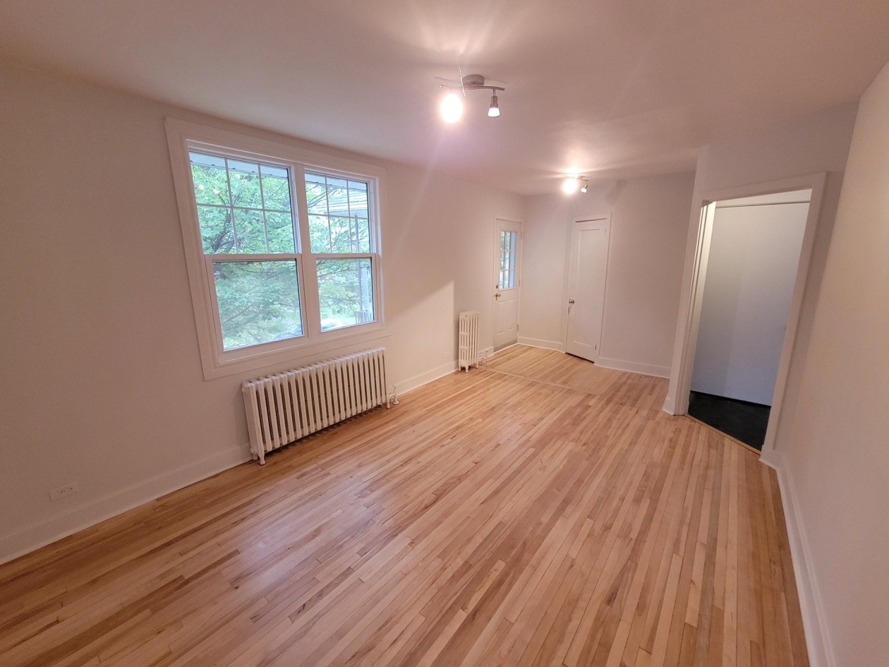Salon — 836 - 838 Av. du Bon-Air, Québec