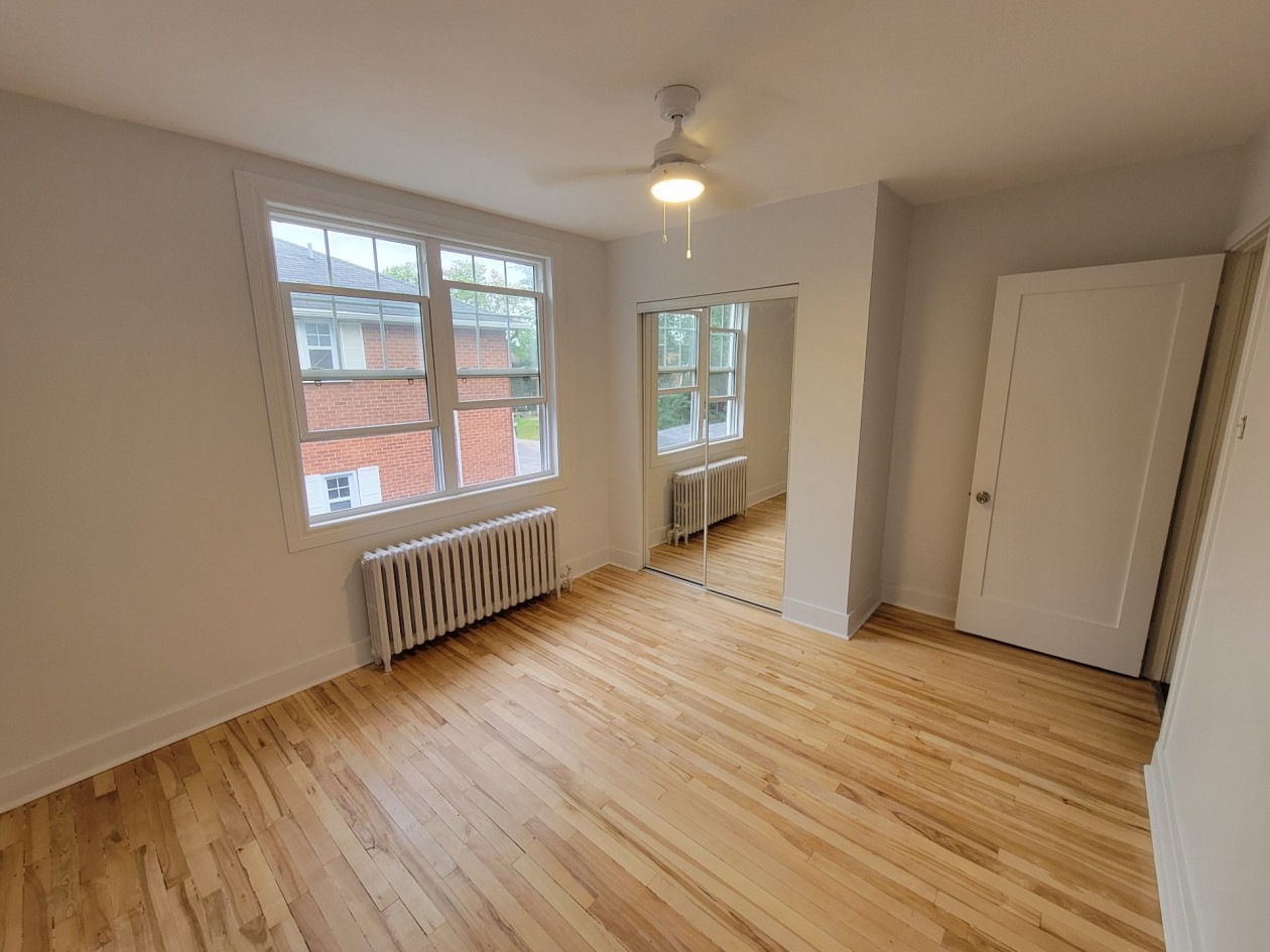 Salon — 836 - 838 Av. du Bon-Air, Québec