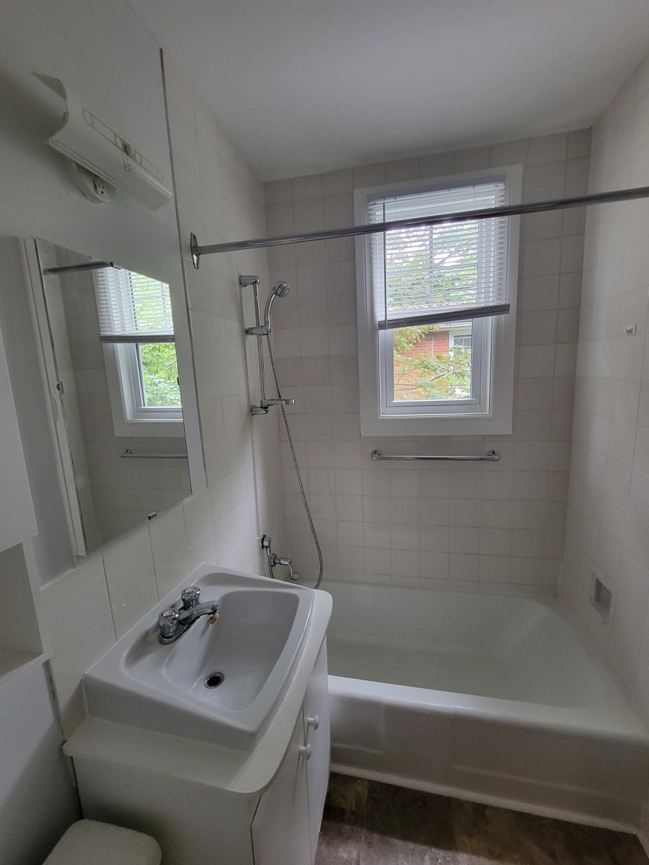 Salle de bains — 836 - 838 Av. du Bon-Air, Québec