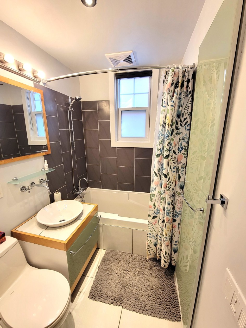 Salle de bains — 836 - 838 Av. du Bon-Air, Québec