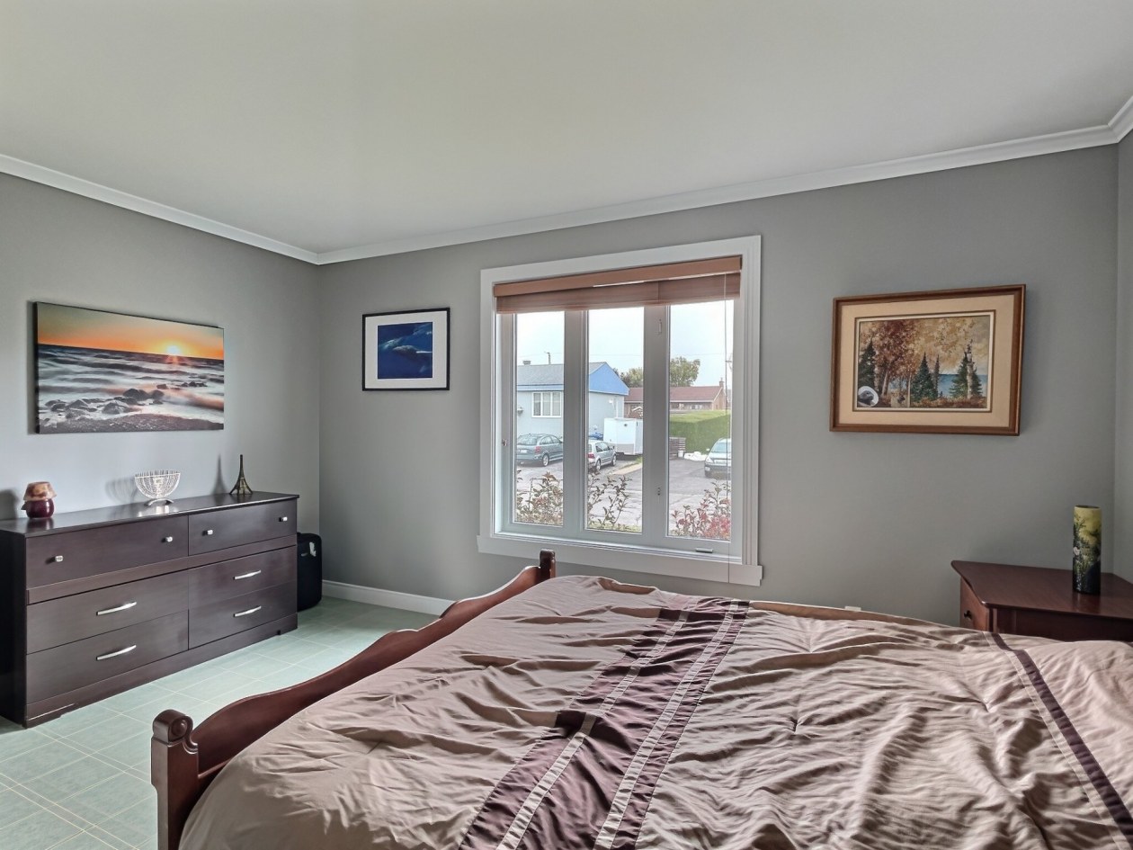 Chambre à coucher principale — 15 Rue Ross, Saint-Anaclet-de-Lessard