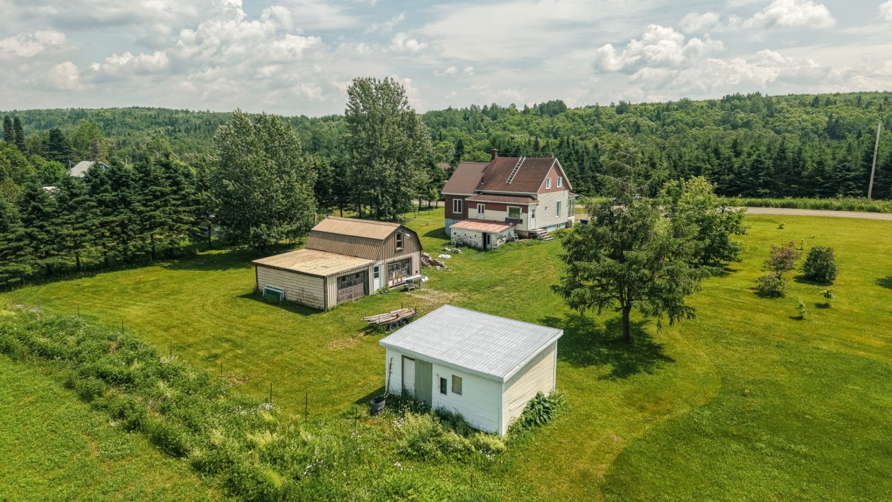 Garage — 64 8e Rang E., Biencourt