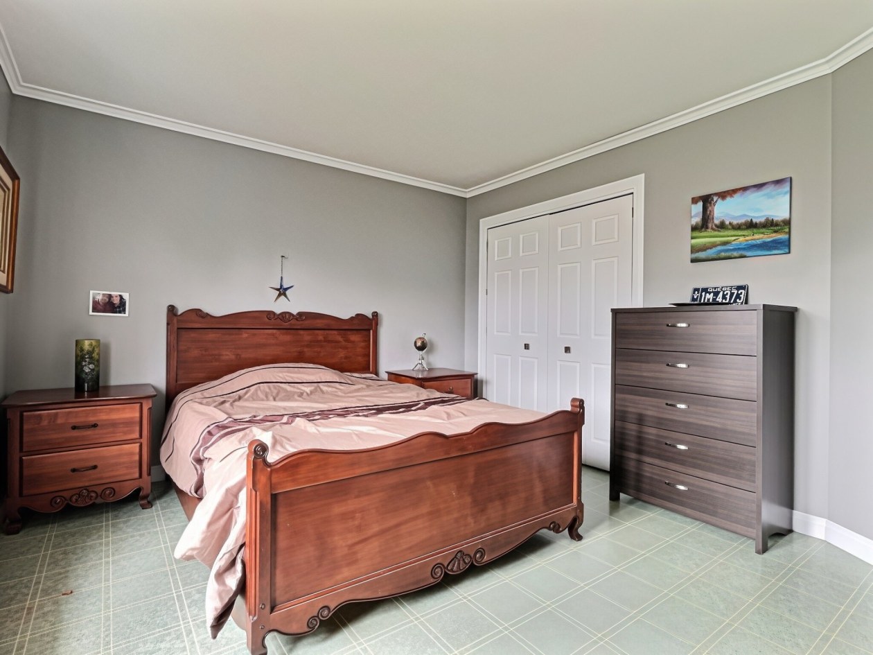 Chambre à coucher principale — 15 Rue Ross, Saint-Anaclet-de-Lessard