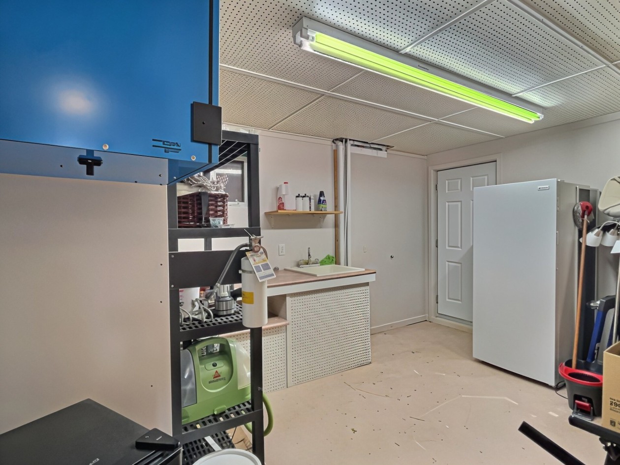 Atelier — 15 Rue Ross, Saint-Anaclet-de-Lessard