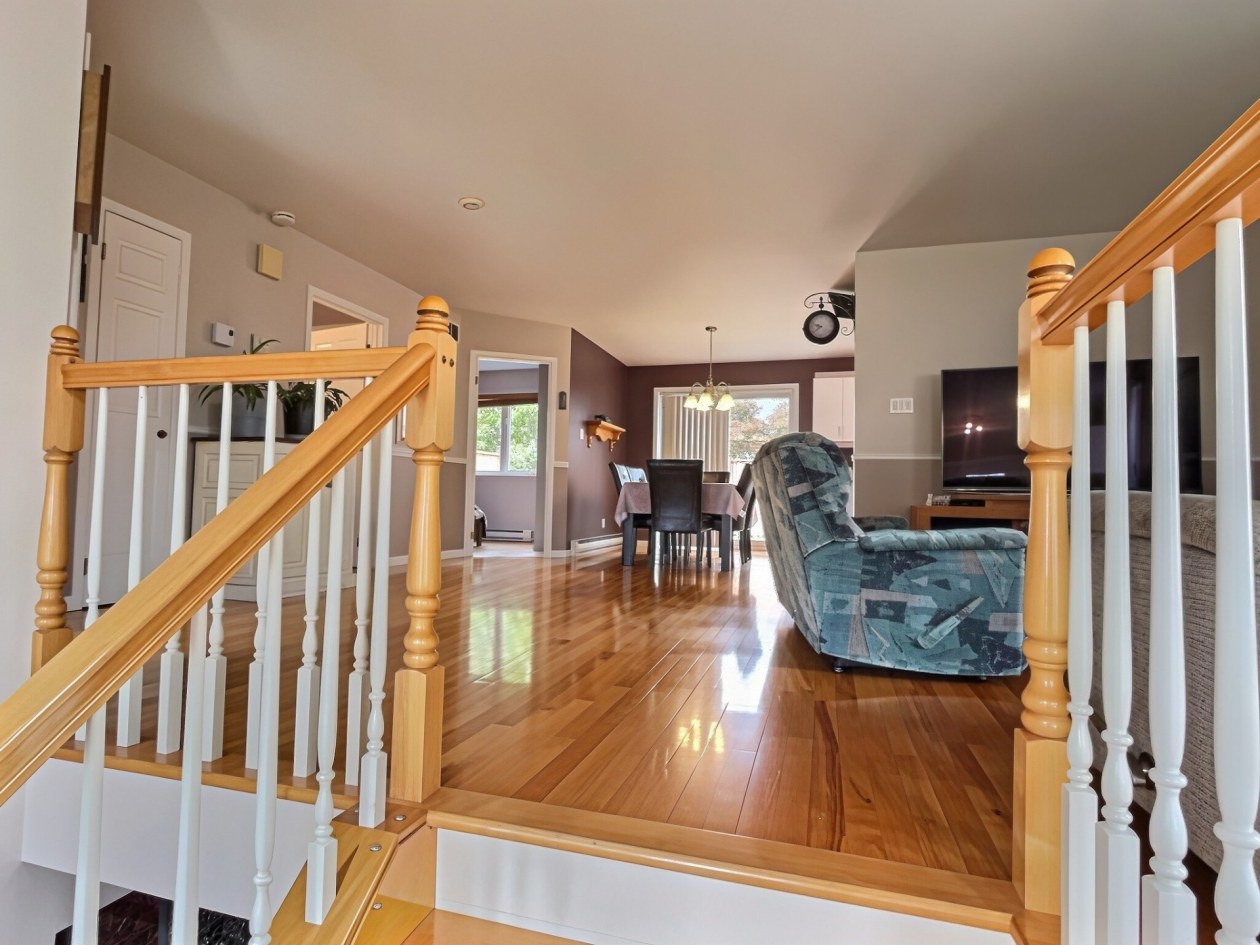 Salon — 15 Rue Ross, Saint-Anaclet-de-Lessard