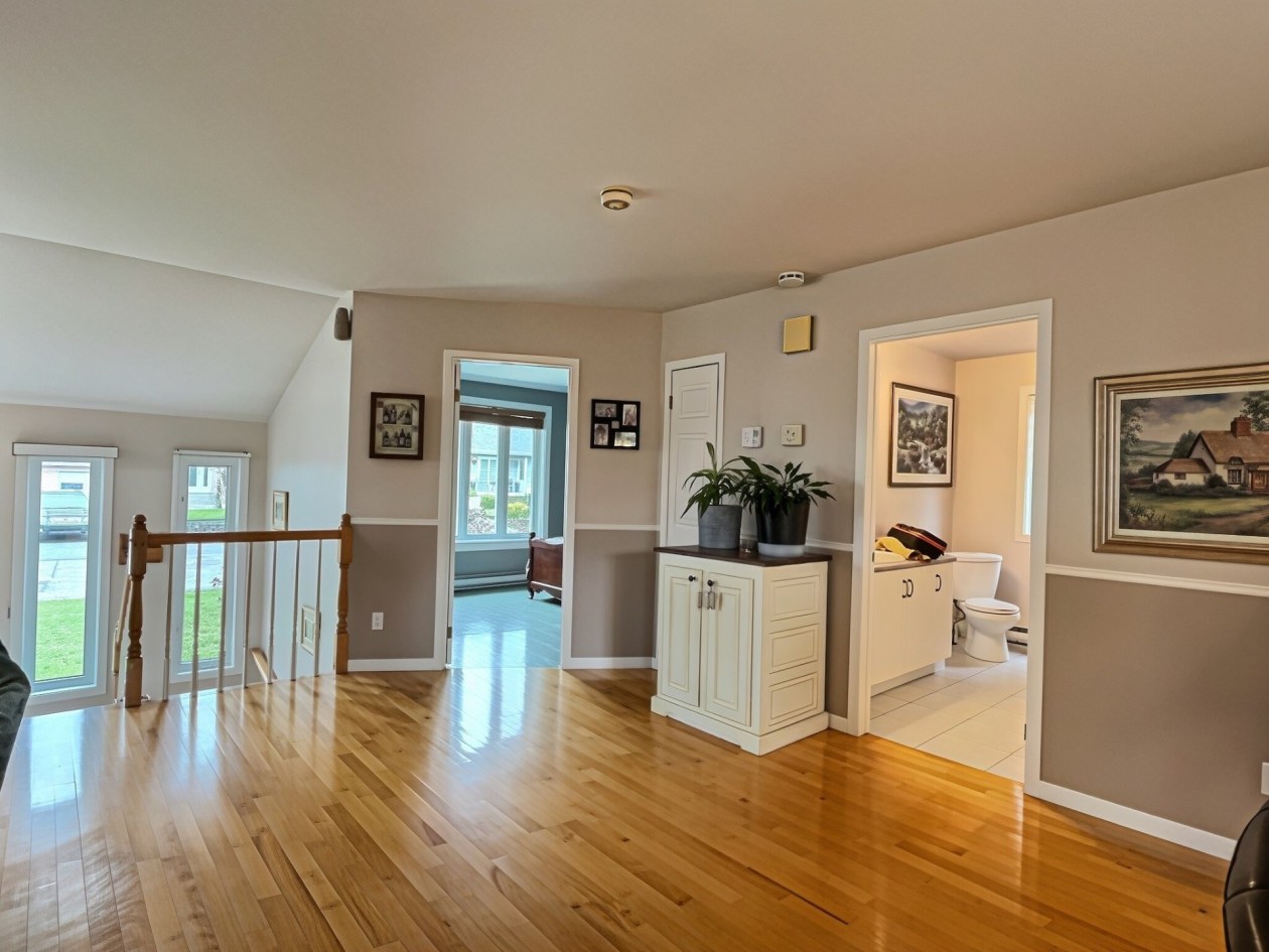 Salon — 15 Rue Ross, Saint-Anaclet-de-Lessard