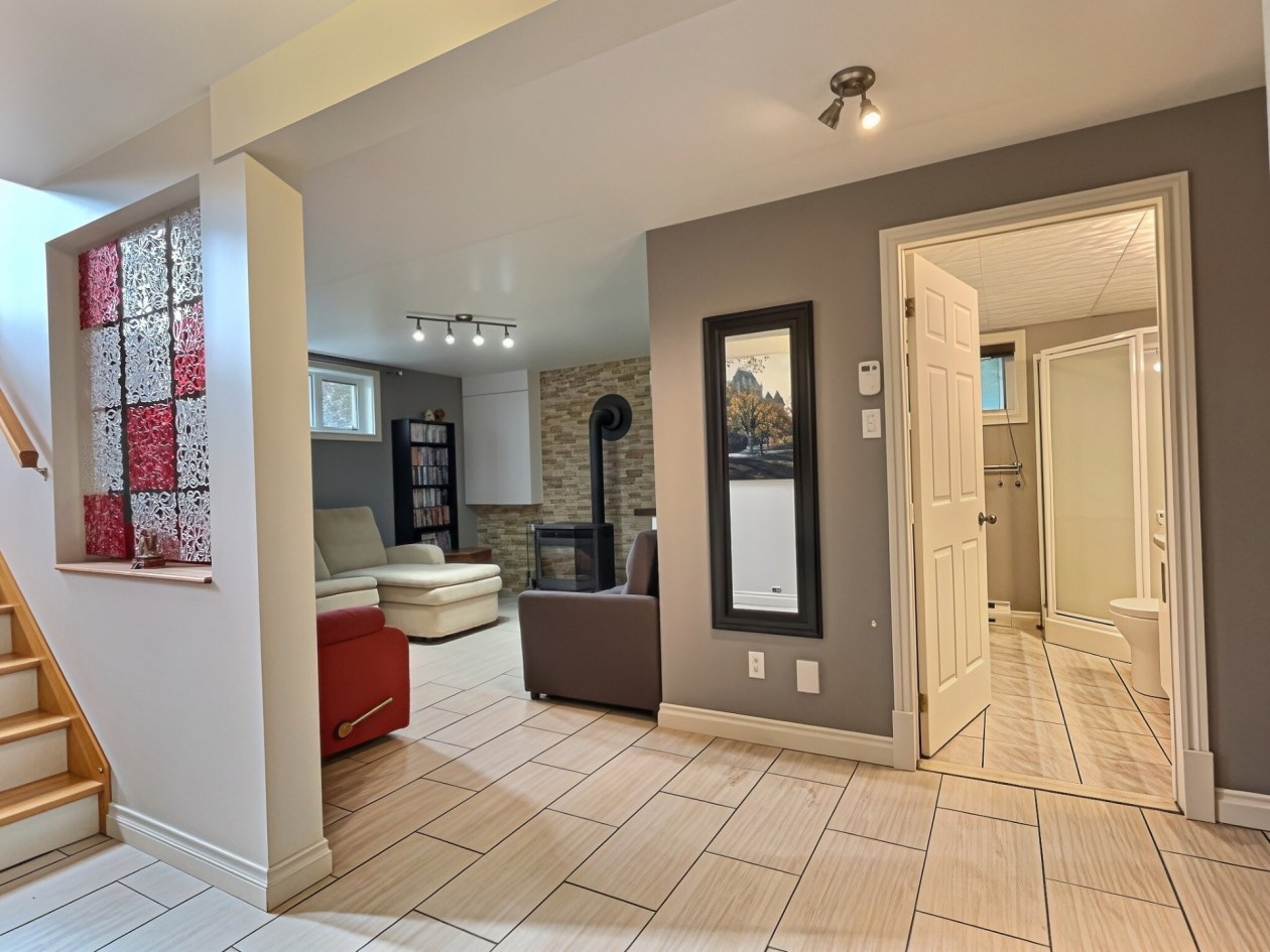 Corridor — 15 Rue Ross, Saint-Anaclet-de-Lessard