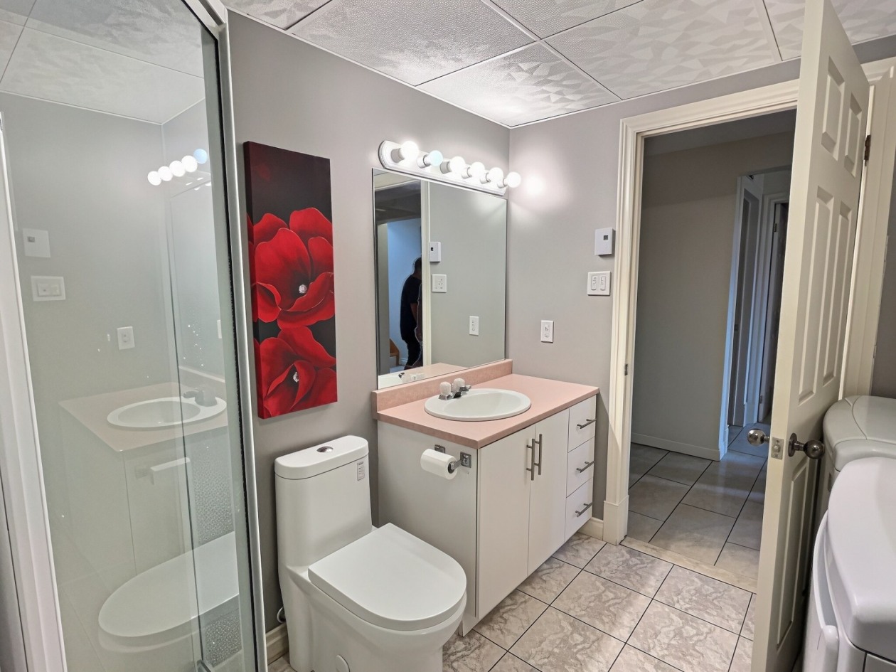 Salle de bains — 15 Rue Ross, Saint-Anaclet-de-Lessard