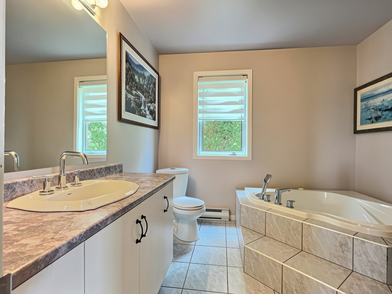 Salle de bains — 15 Rue Ross, Saint-Anaclet-de-Lessard