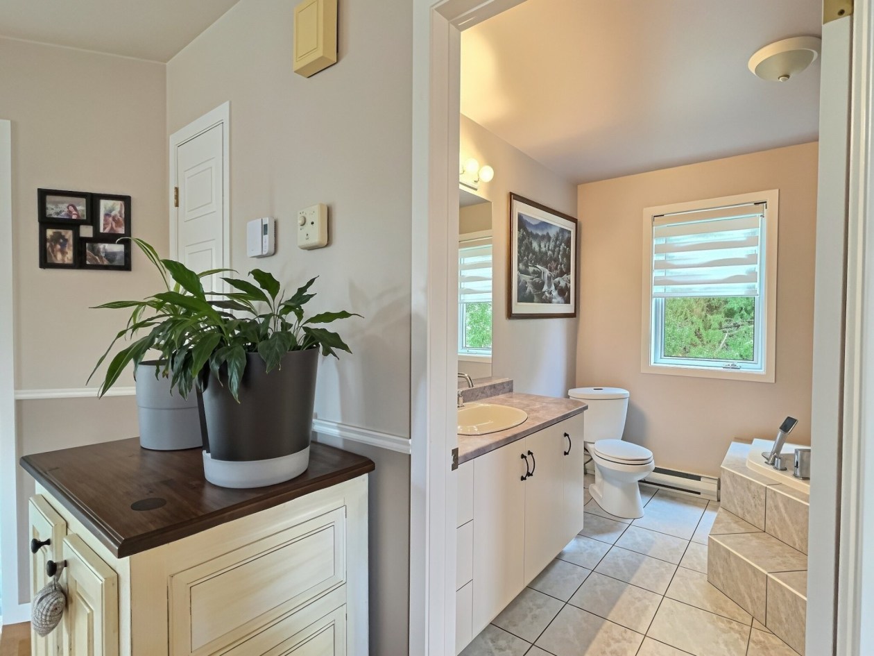 Salle de bains — 15 Rue Ross, Saint-Anaclet-de-Lessard