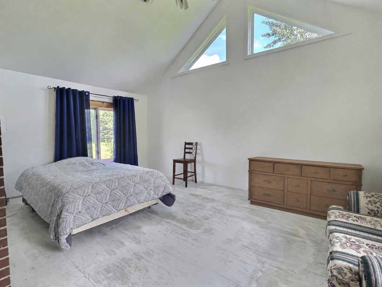 Salon — 64 8e Rang E., Biencourt