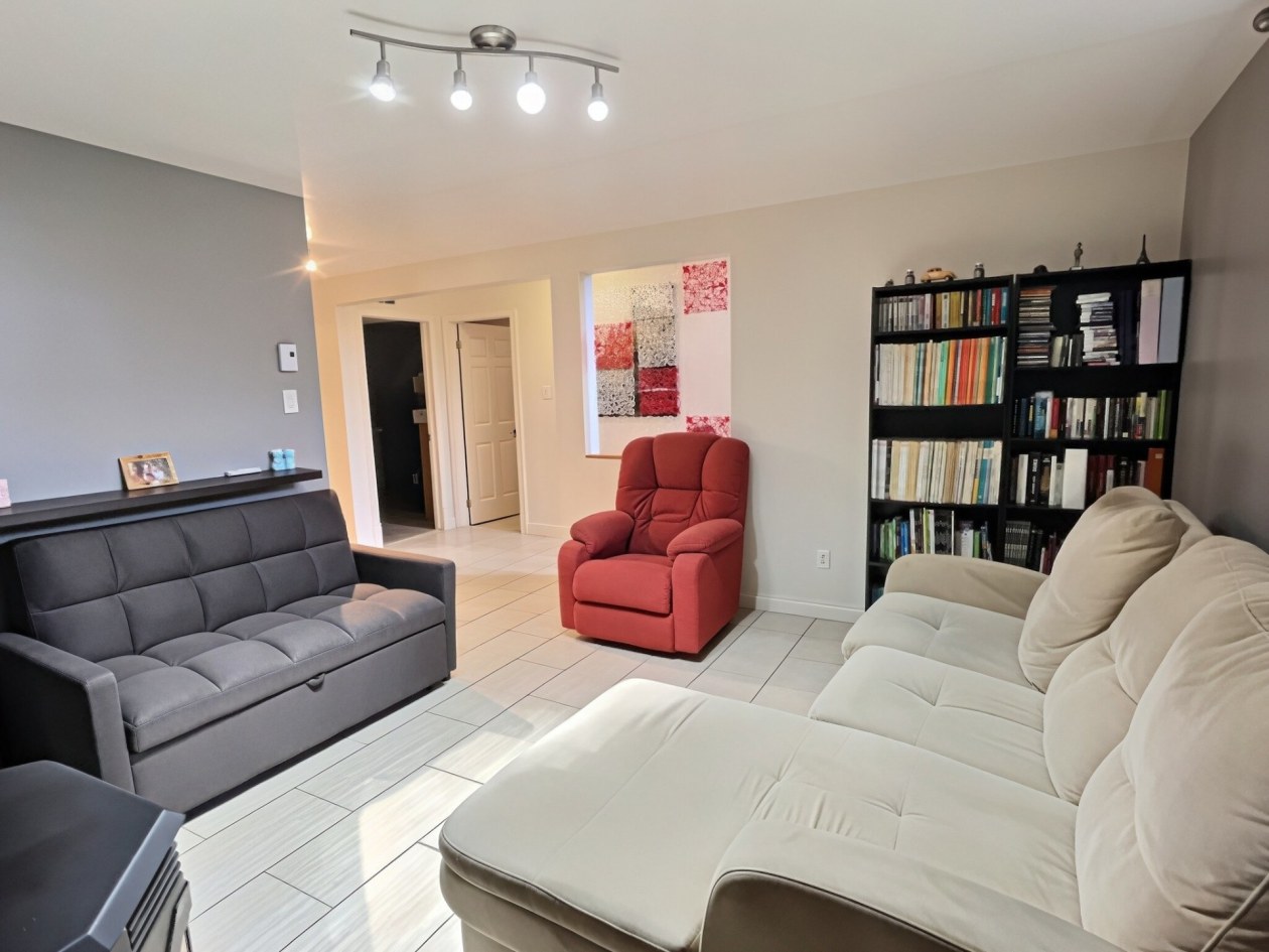Salle familiale — 15 Rue Ross, Saint-Anaclet-de-Lessard