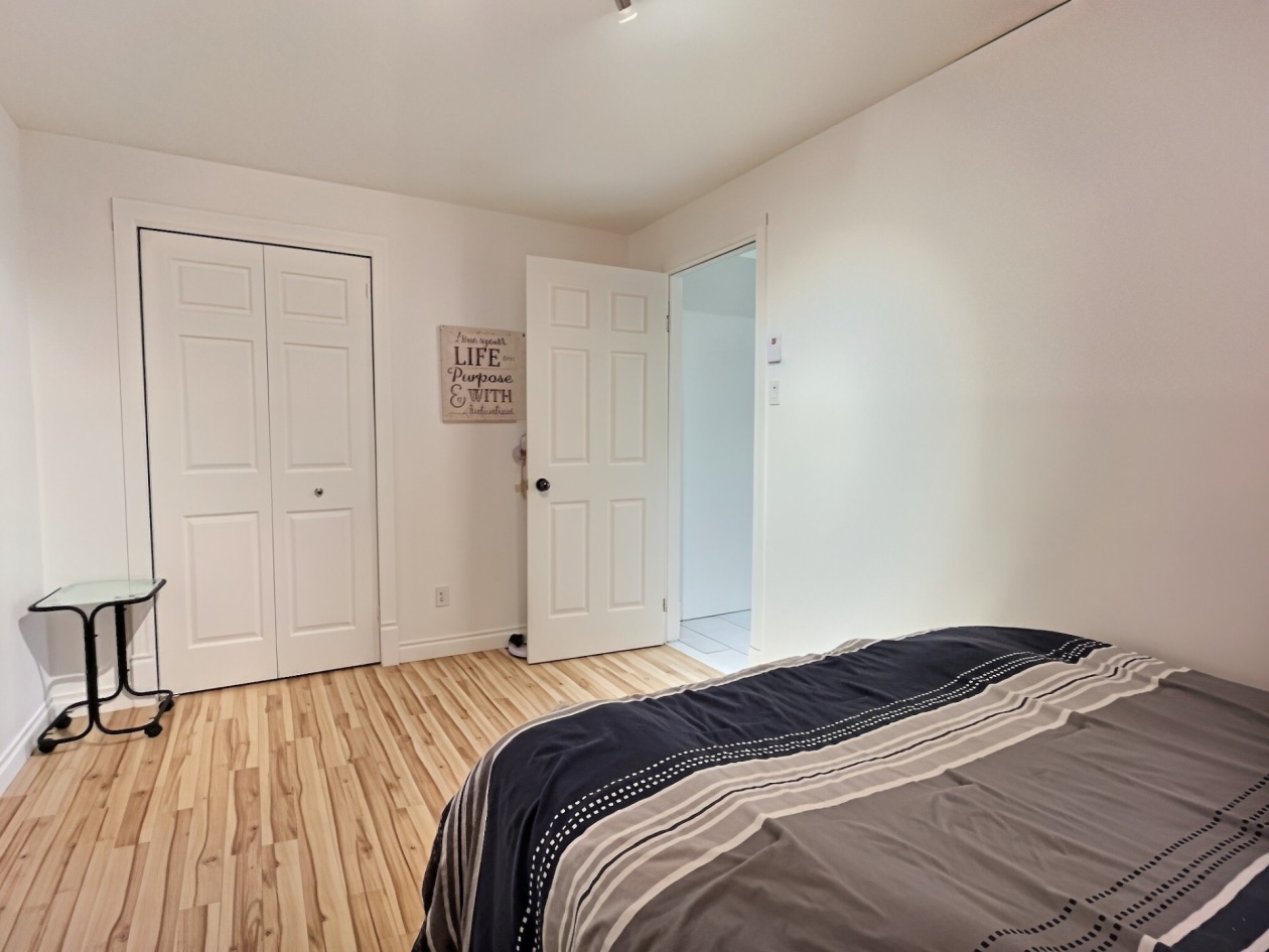 Chambre à coucher — 15 Rue Ross, Saint-Anaclet-de-Lessard