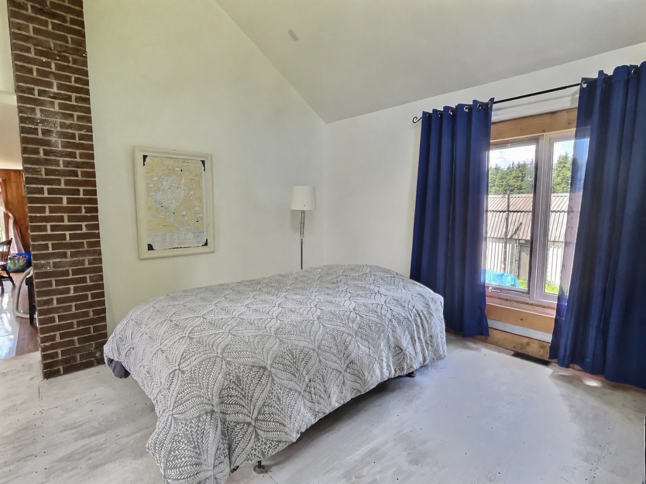 Salon — 64 8e Rang E., Biencourt