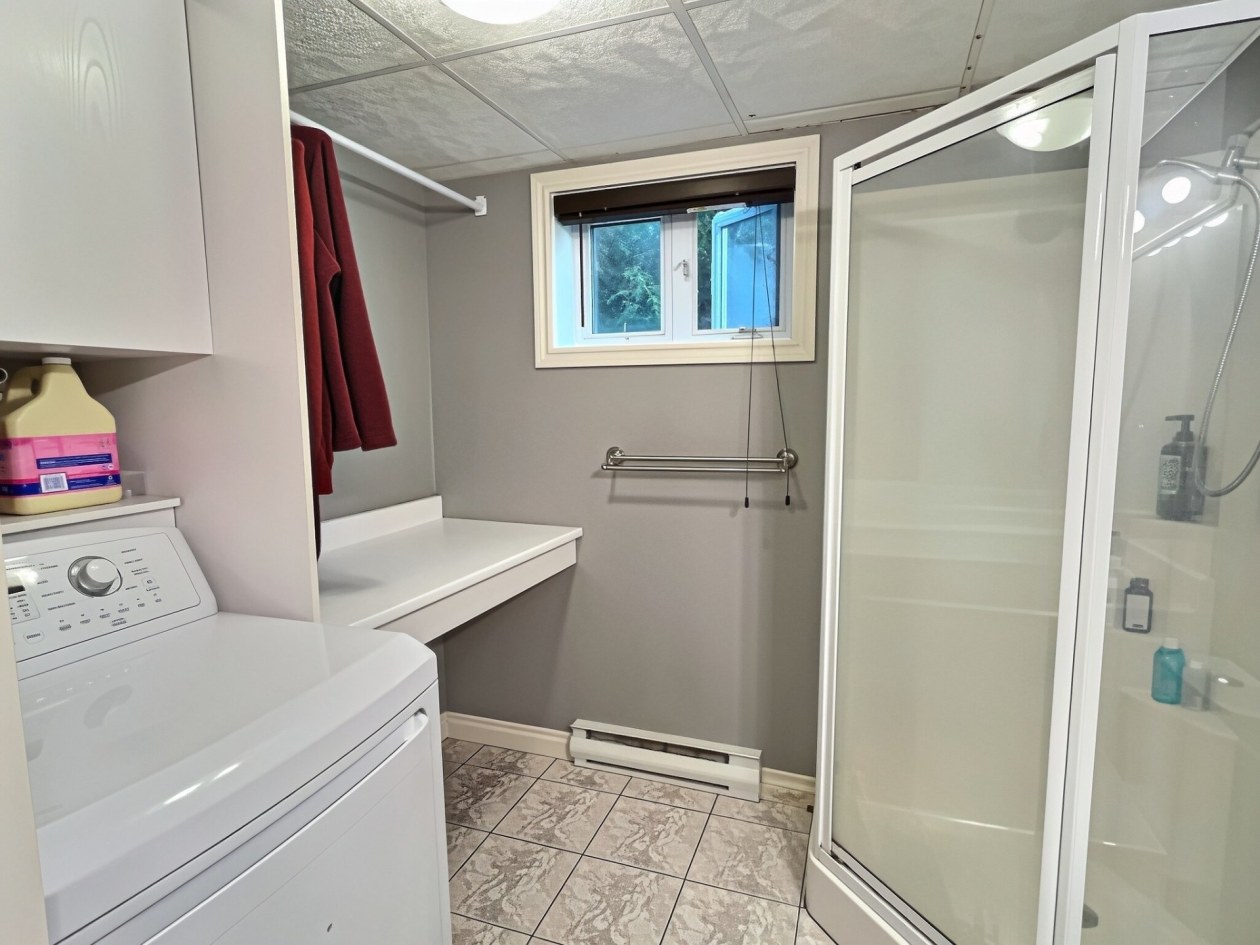 Salle de bains — 15 Rue Ross, Saint-Anaclet-de-Lessard