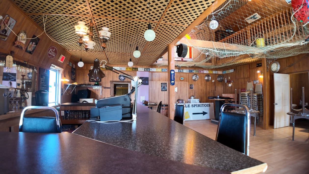 Bar — 125 - 125C Rue Principale, Esprit-Saint