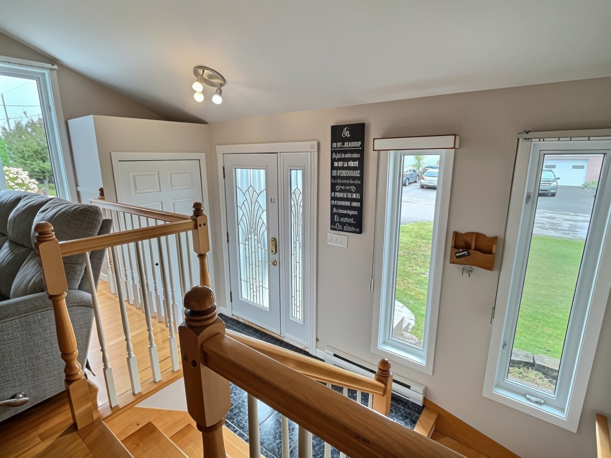 Entrée extérieure — 15 Rue Ross, Saint-Anaclet-de-Lessard