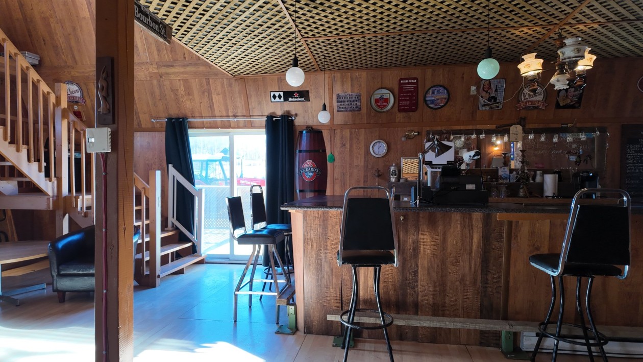 Bar — 125 - 125C Rue Principale, Esprit-Saint