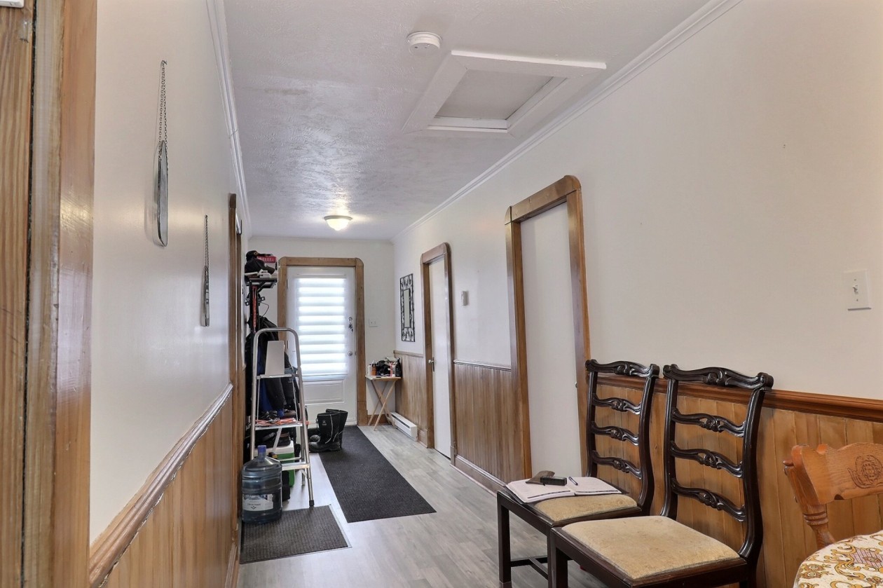Corridor — 125 - 125C Rue Principale, Esprit-Saint