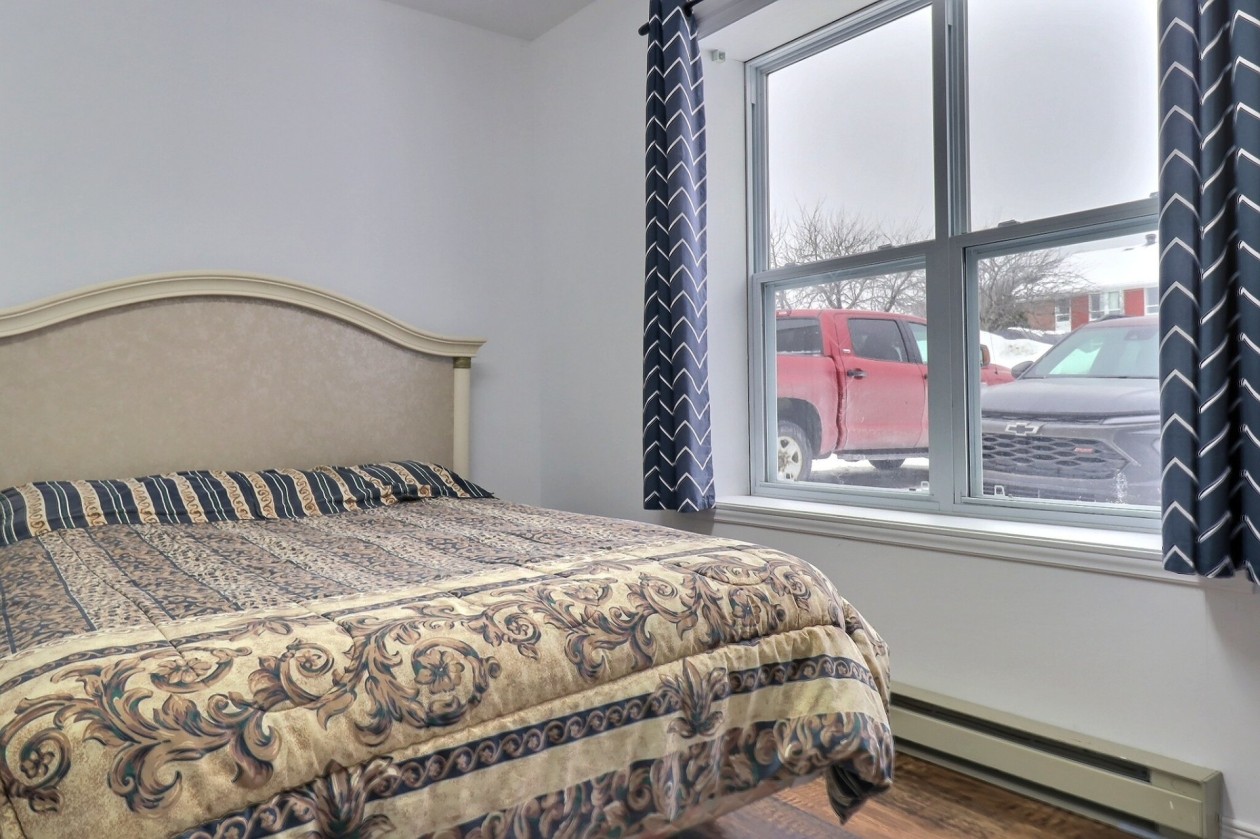 Chambre à coucher principale — 125 - 125C Rue Principale, Esprit-Saint