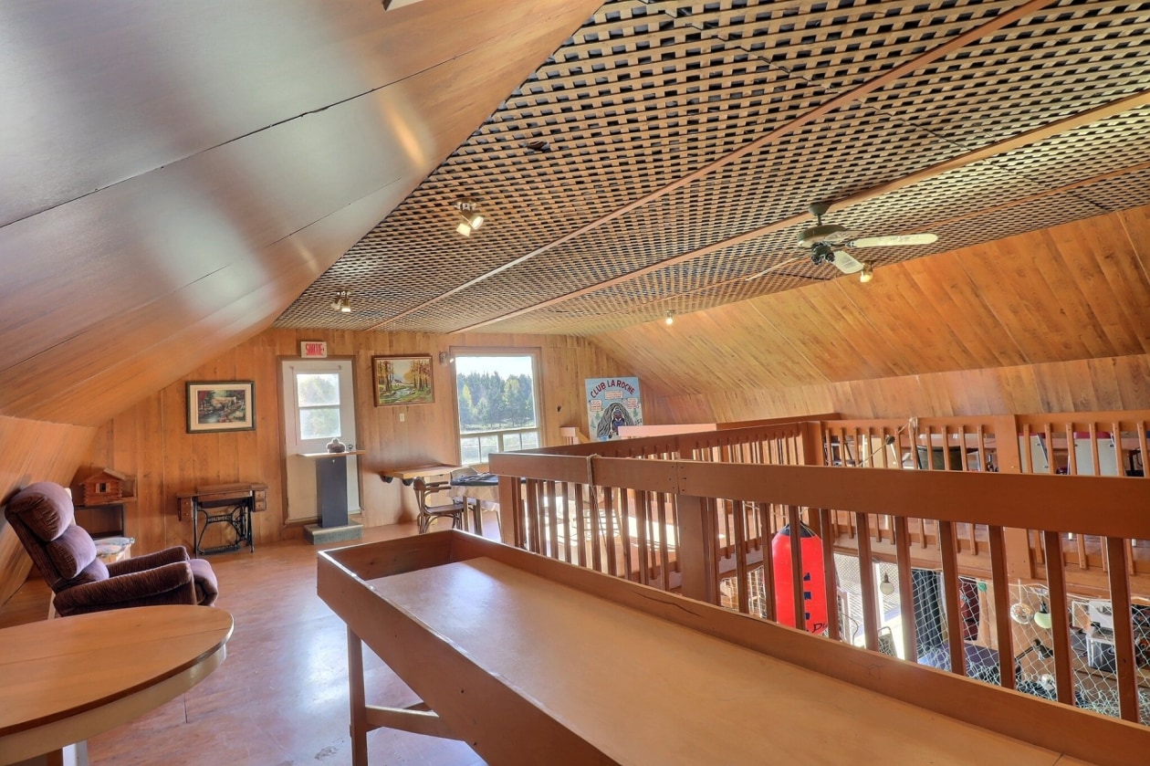 Mezzanine — 125 - 125C Rue Principale, Esprit-Saint