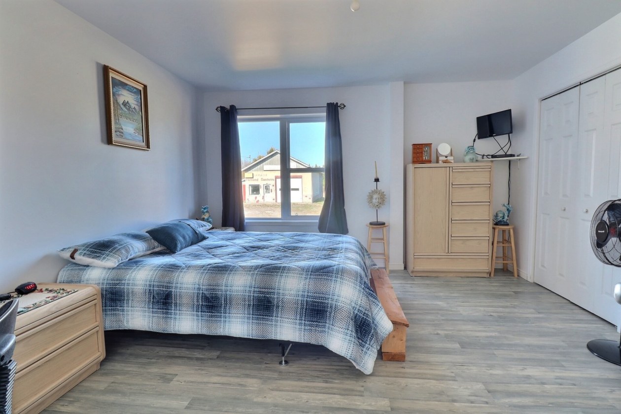 Chambre à coucher principale — 125 - 125C Rue Principale, Esprit-Saint