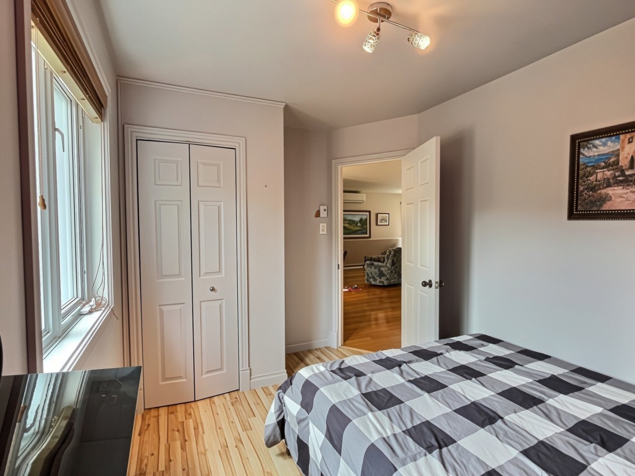 Chambre à coucher — 15 Rue Ross, Saint-Anaclet-de-Lessard