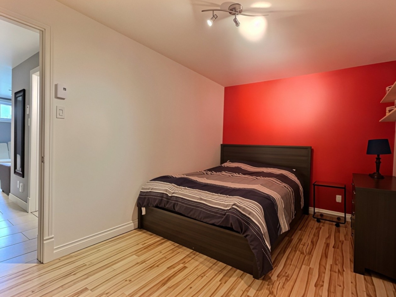 Chambre à coucher — 15 Rue Ross, Saint-Anaclet-de-Lessard