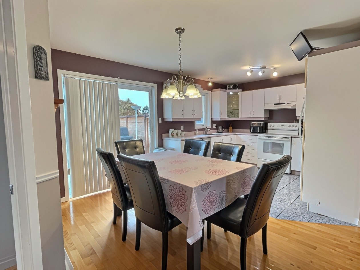 Salle à manger — 15 Rue Ross, Saint-Anaclet-de-Lessard