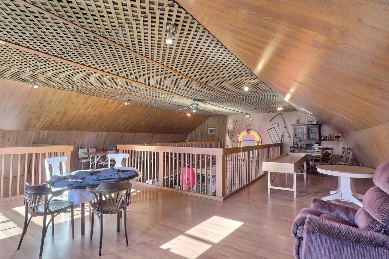 Mezzanine — 125 - 125C Rue Principale, Esprit-Saint