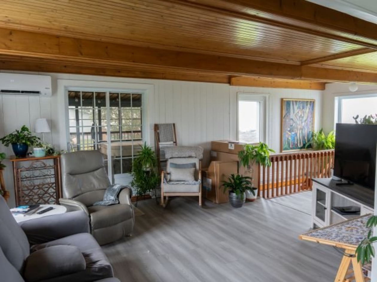 Salon — 3326 Route 132 O., Saint-Ulric