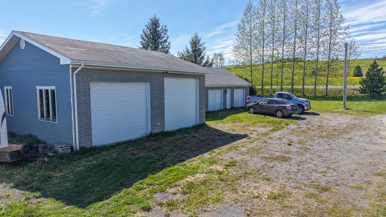 Garage — 444 Route 297, Saint-Noël