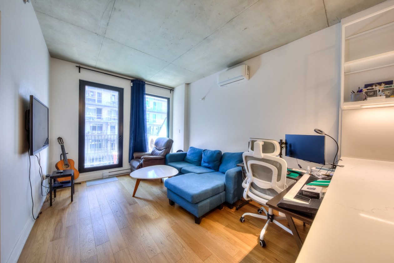 Salon — 2180 Rue Ste-Catherine E., Montréal