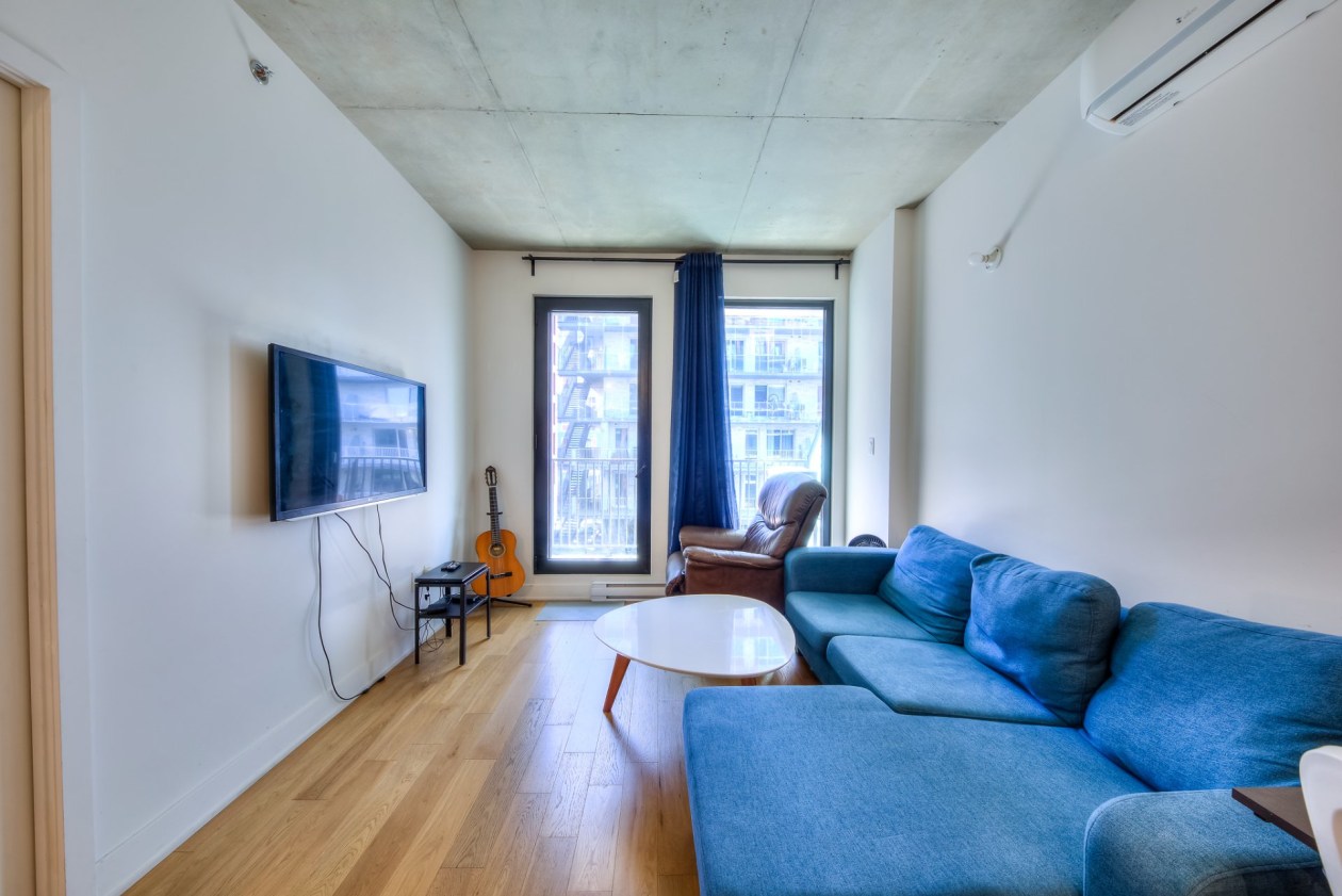 Salon — 2180 Rue Ste-Catherine E., Montréal