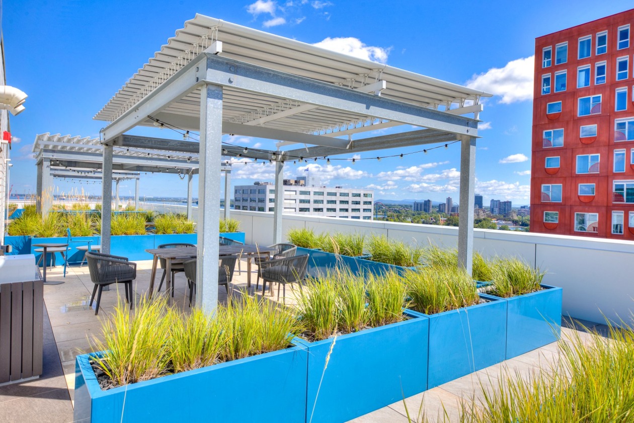 Terrasse — 2180 Rue Ste-Catherine E., Montréal