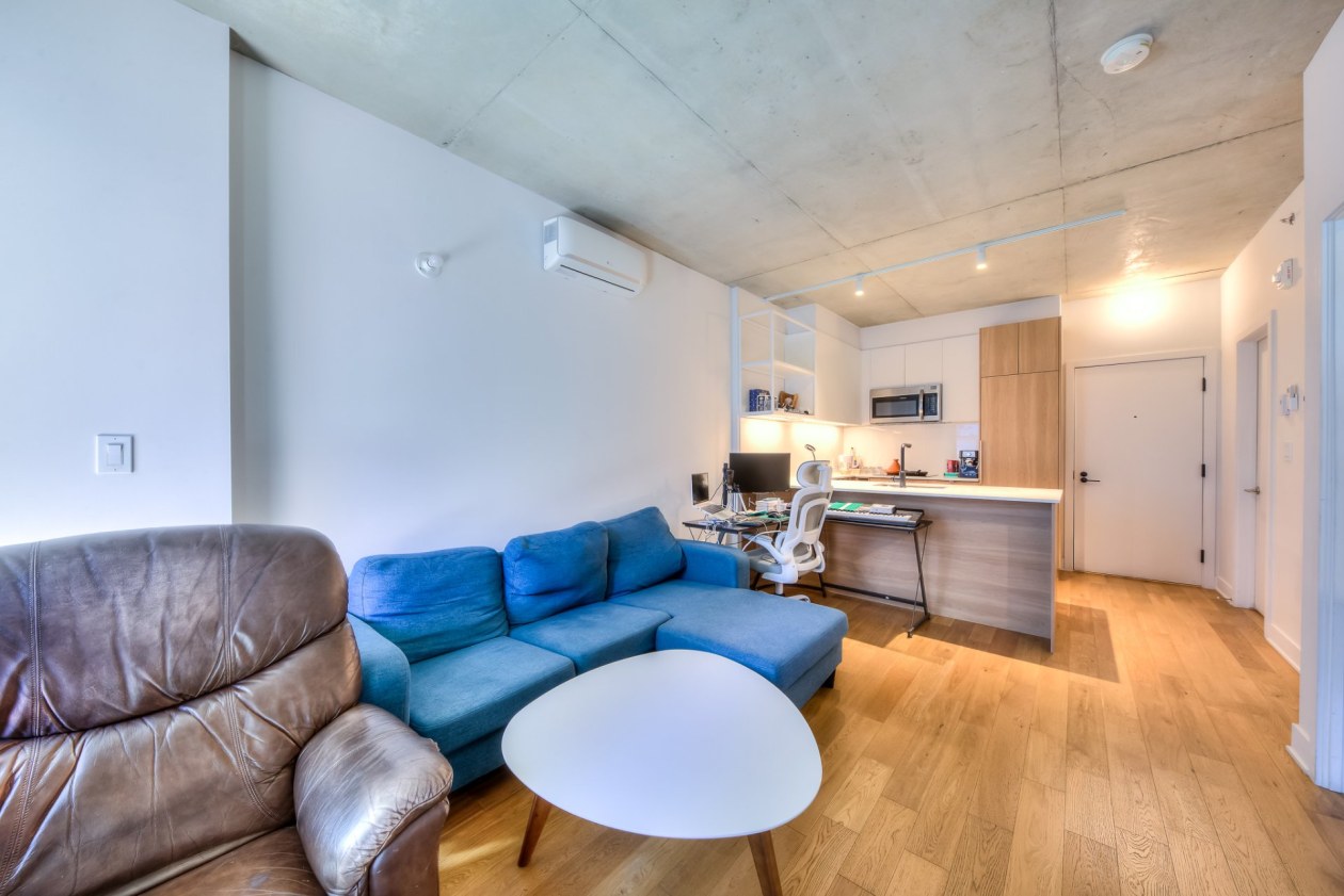 Salon — 2180 Rue Ste-Catherine E., Montréal