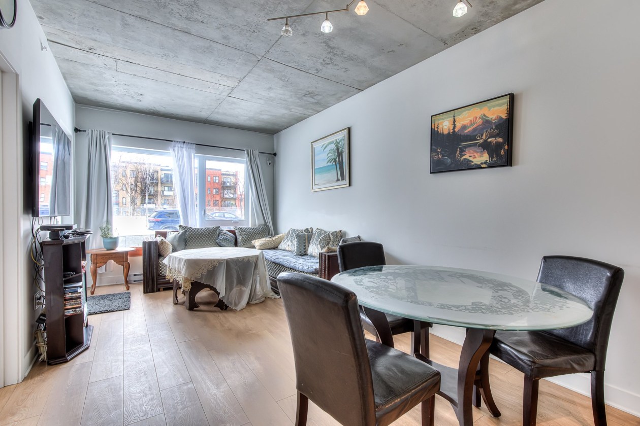 Salle à manger — 9290 Av. Dubuisson, Montréal