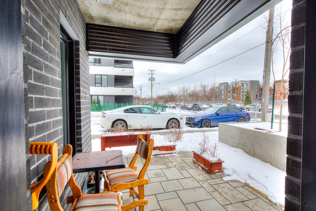 Balcon — 9290 Av. Dubuisson, Montréal