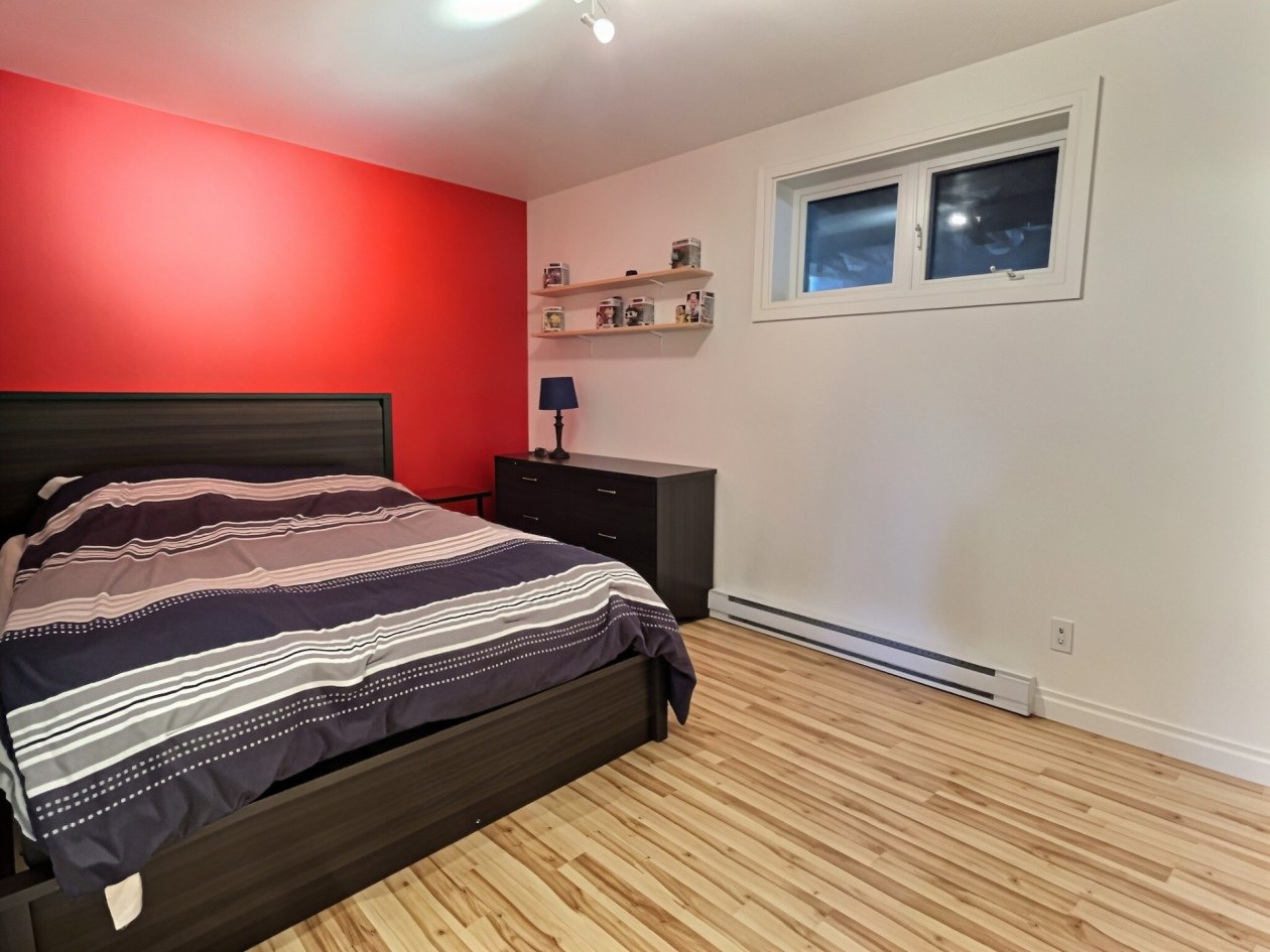Chambre à coucher — 15 Rue Ross, Saint-Anaclet-de-Lessard