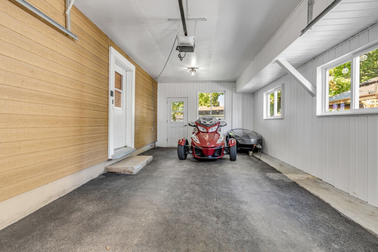 Garage — 1685 Rue des Normands, Québec