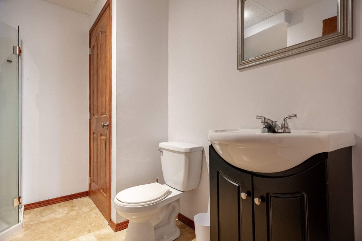 Salle de bains — 1169 Rue Principale, Saint-Ferdinand
