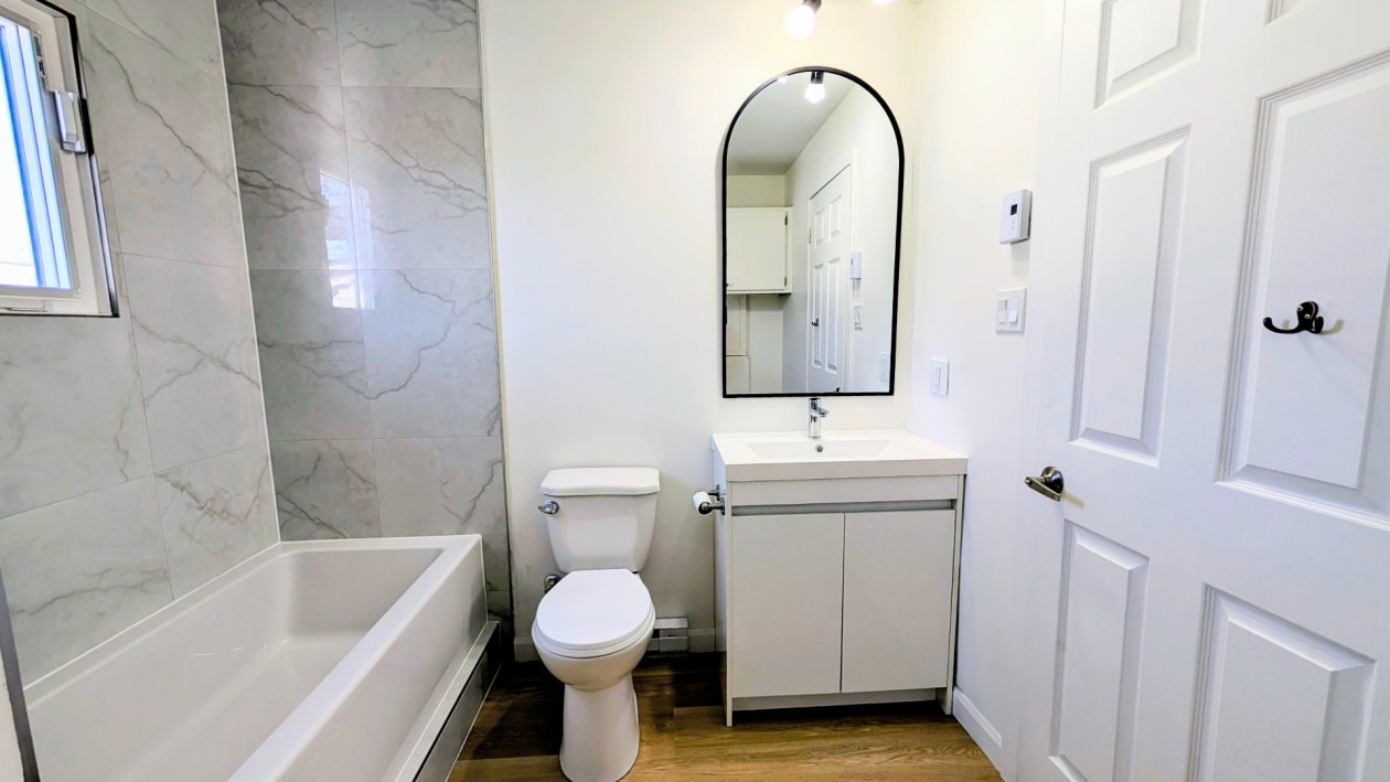 Salle de bains — 7000 Boul. Ste-Anne, Château-Richer