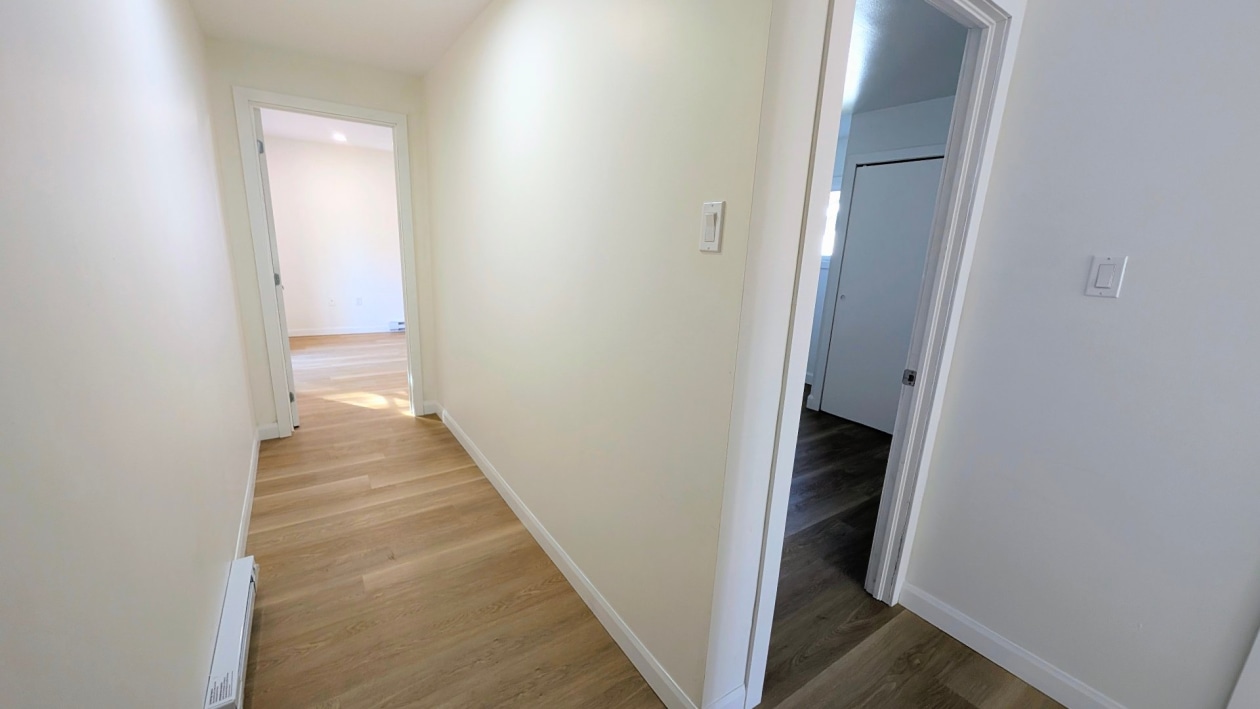 Corridor — 7000 Boul. Ste-Anne, Château-Richer