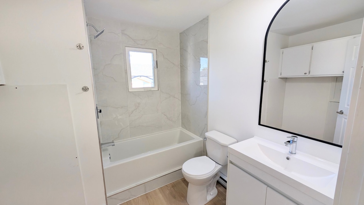 Salle de bains — 7000 Boul. Ste-Anne, Château-Richer