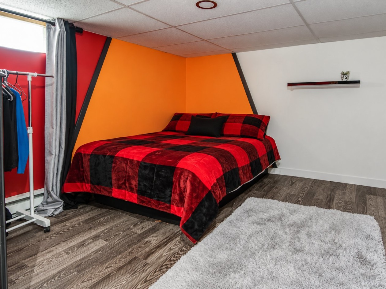 Chambre à coucher — 2758 - 2760 Rue Hocquart, Saguenay
