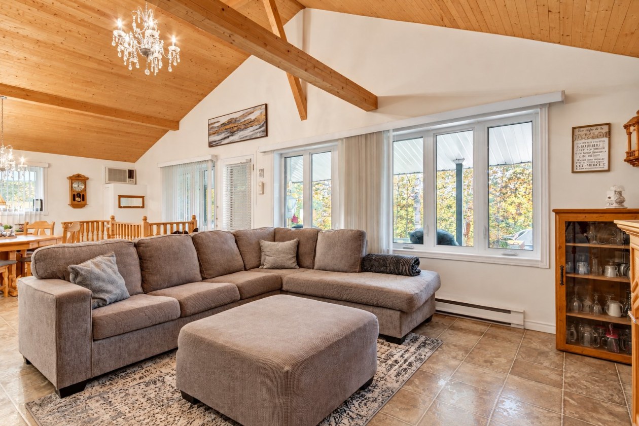 Salon — 2564 Rg St-Paul, Saguenay